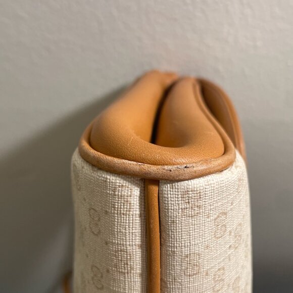 Authentic VINTAGE GUCCI Micro GG Monogram Crossbody - Picture 10 of 16